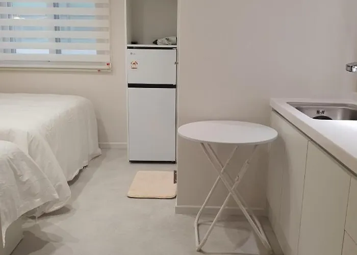 Ann Iksun 트윈스튜디오 Hostel